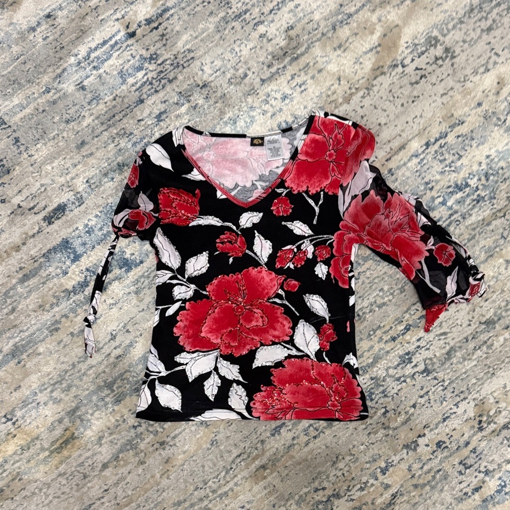 Floral V-Neck Women's Top - Black and Red